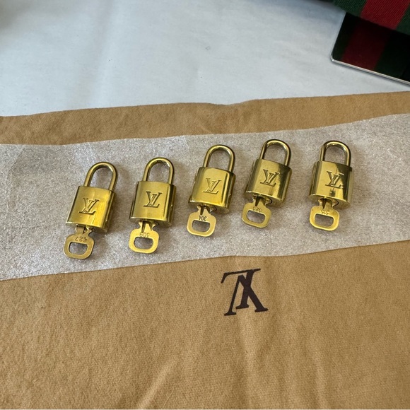 Louis Vuitton Lock & Key set#304 - Picture 3 of 3